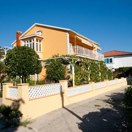 Anica Apartment