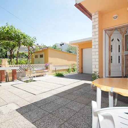 Anica Apartment *